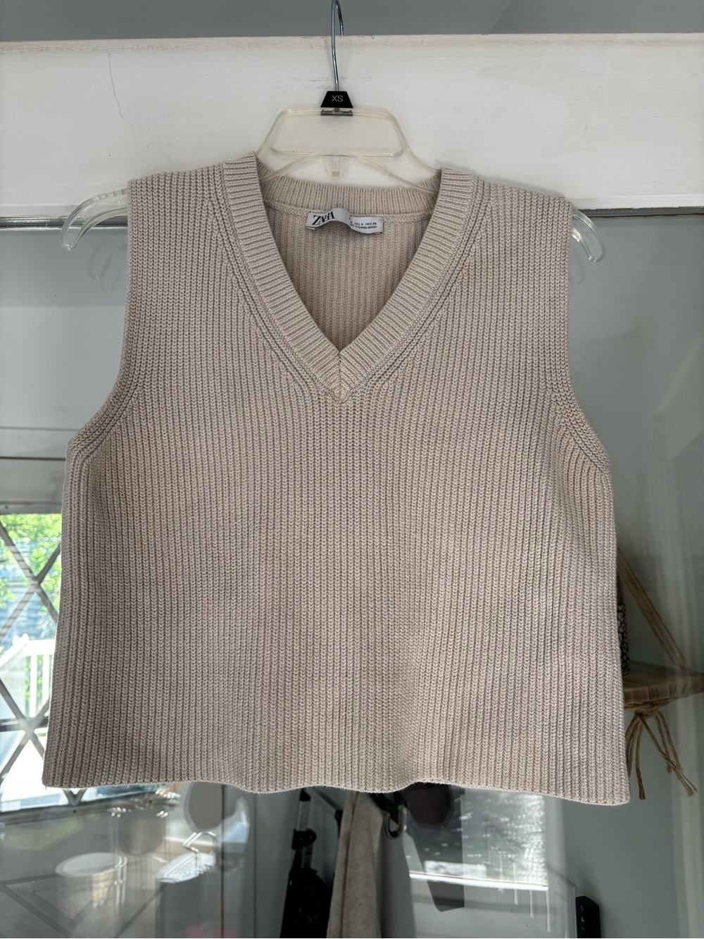 Zara Cream Ribbed V-Neck Sweater‎ Vest